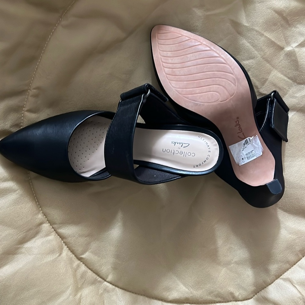 Collection Clarks ultimate comfort pumps, US size 7.5 medium only tried on.